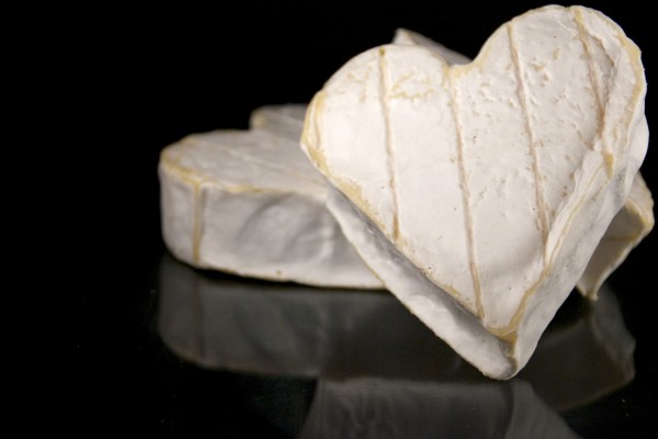 Cœur de Bray [Heart-Shaped Valentine's Cheese] (7 oz.) - Neufchâtel en Bray